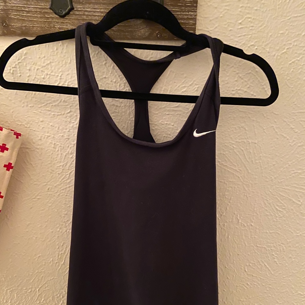 Black nike workout tank